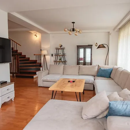 Villa Lux House With Own Parking In