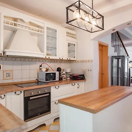 Villa Lux House With Own Parking In *