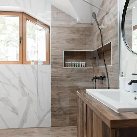 Villa Lux House With Own Parking In *