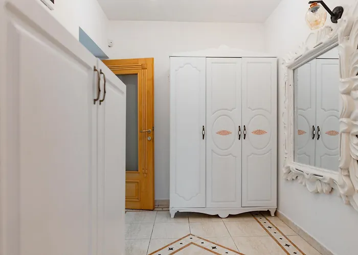 Villa Lux House With Own Parking In